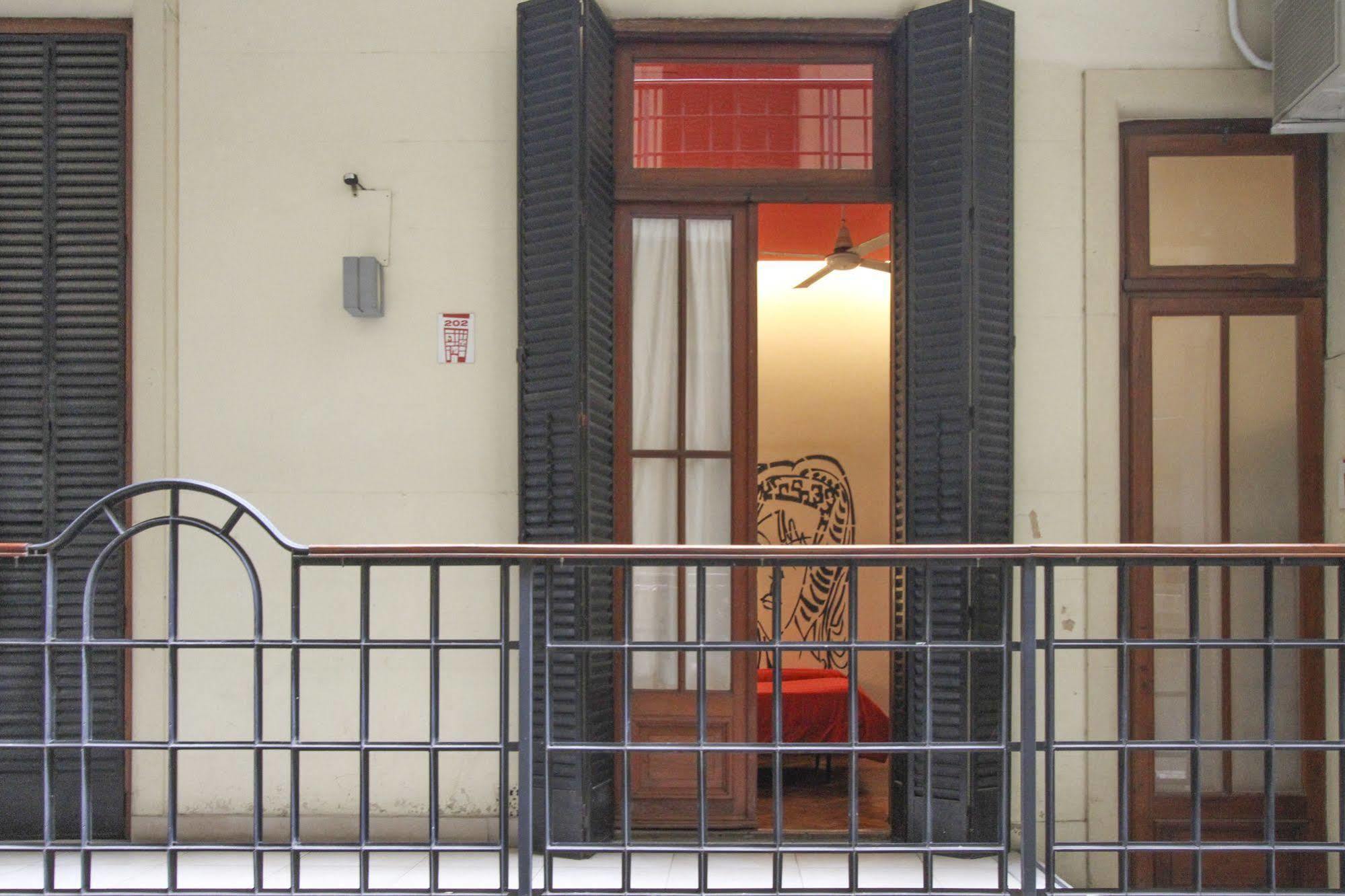 בואנוס איירס Milhouse Hostel Hipo מראה חיצוני תמונה
